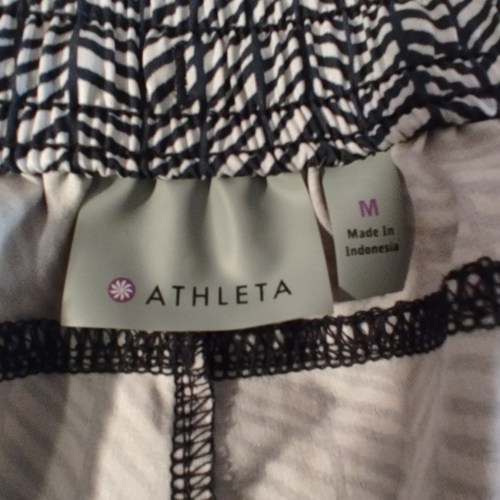 Athleta Tropic Stellar Navy Shorts Med - Picture 3 of 16